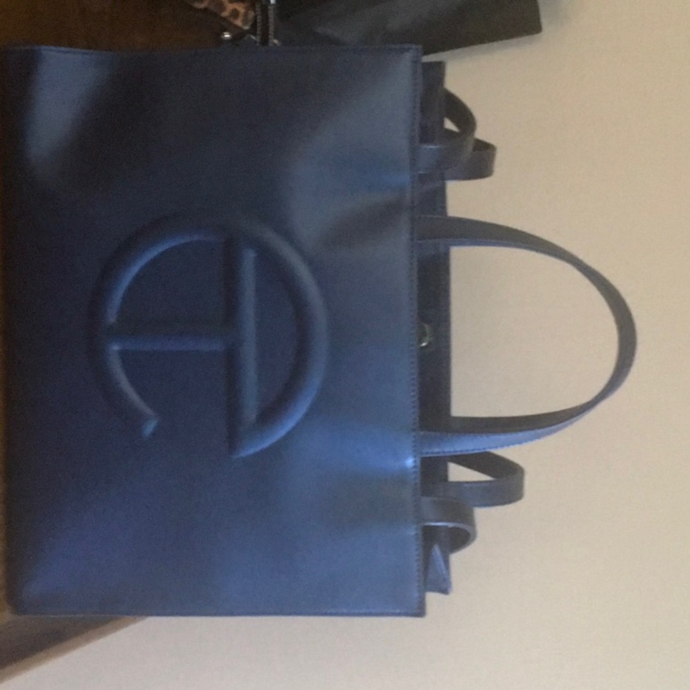 Authentic Telfar Medium bag - Picture 7 of 8